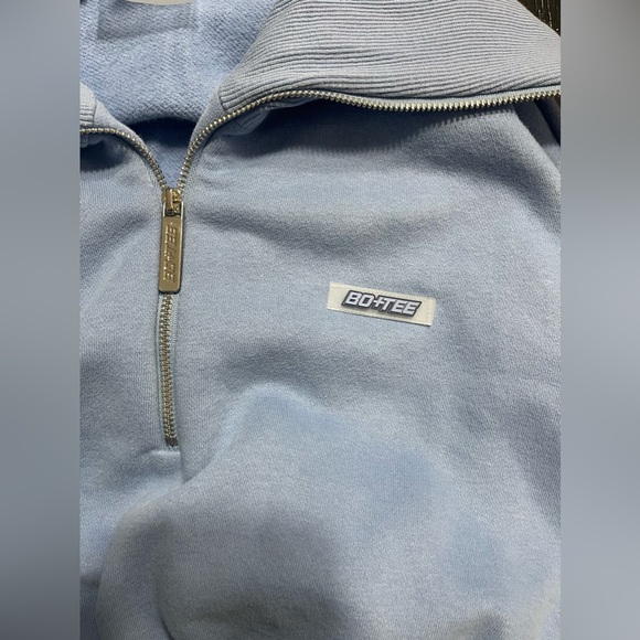 Bo + Tee Size Medium Restore Half Zip Cropped Sweatshirt in Blue - Picture 11 of 12
